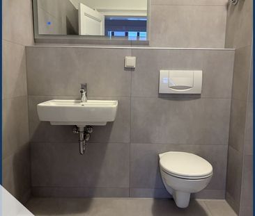 Frisch renovierte 2-Raumwohnung mit Einbauküche & ca. 50 m² Wohnkom... - Photo 3