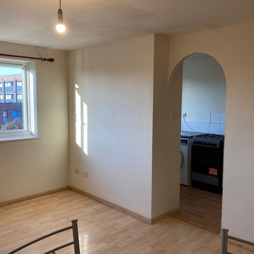 1 Bed Flat, Wigston Close, N18 - Photo 1