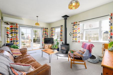 Gorgeous Standalone Cottage in New Brighton! - Photo 2