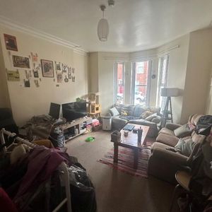 11 Lawrence Street Apt 1, Belfast, BT7 1LE - Photo 2