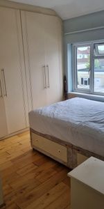 1 bedroom in a flat share to rent - Photo 3