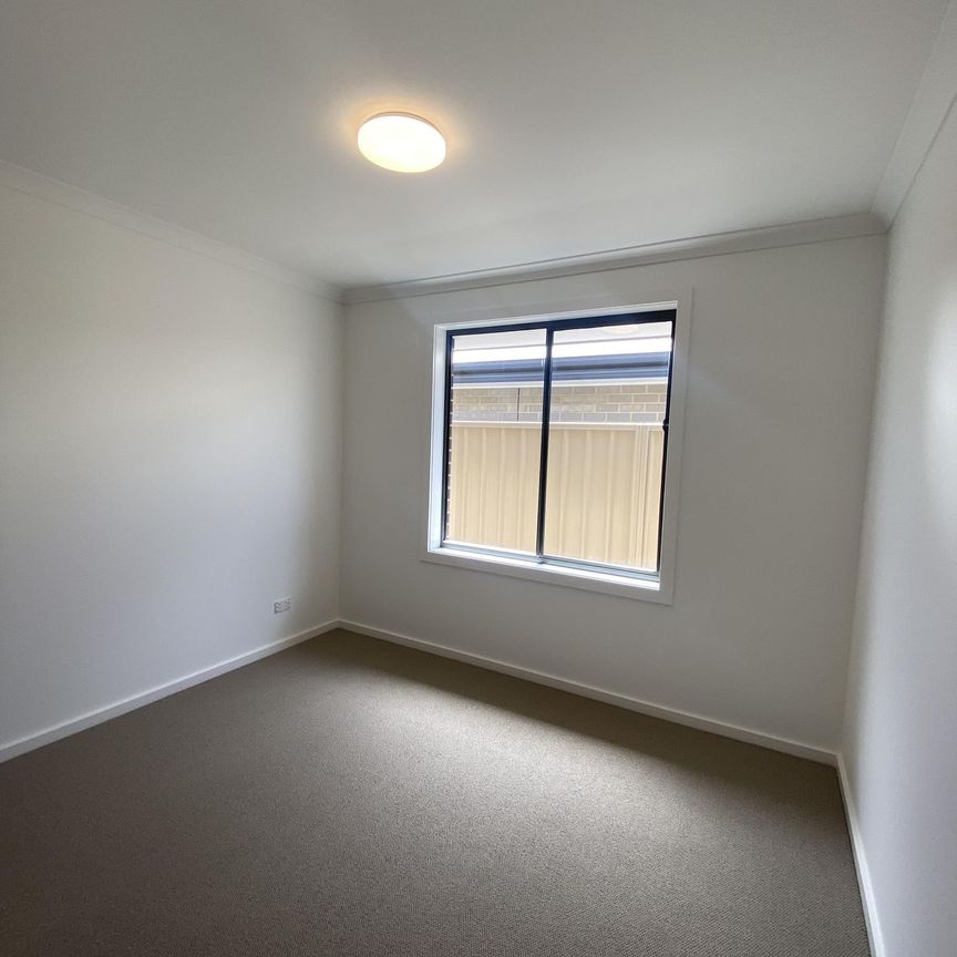 3 Bedroom Home with Ensuite! - Photo 1