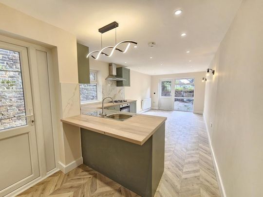 2 bedroom flat to rent - Photo 1