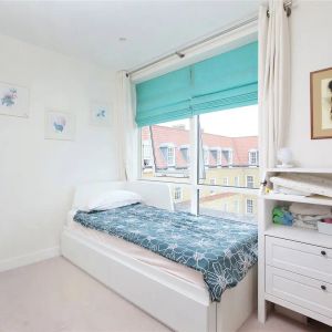 2 bedroom flat in 130 Clapham Common South Side - Photo 2