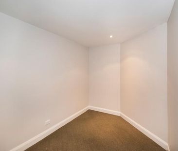 Three-bedroom plus study apartment in Forrest - Photo 2