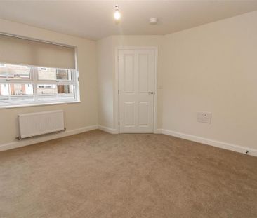 3 bedroom semi-detached house to rent - Photo 6