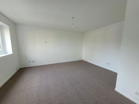 3 bedroom end of terrace house to rent - Photo 3
