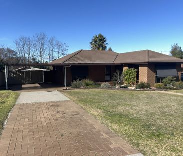 Family Home in Thurgoona - Photo 5