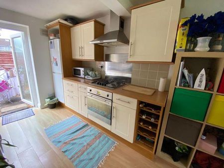 2 bedroom apartment to rent - Photo 5