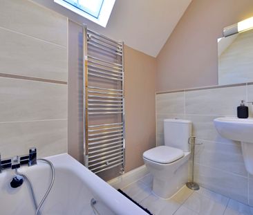 Langborough Court Godalming, Godalming - 2 bedrooms Property for le... - Photo 5