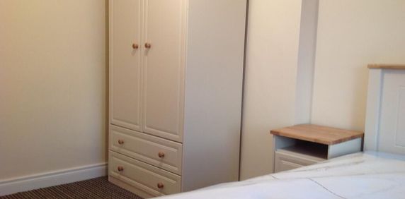 71 Fitzwilliam Street Apt 1, Belfast, BT9 6AX - Photo 2