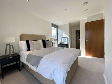 ** 1 MONTH RENT FREE FOR NOVEMBER MOVE INS * Rent at Thames Quarter - in the heart of Reading's town centre. Benefiting from a residents gym, lounge, terraces, private cinema and dining room - Photo 3