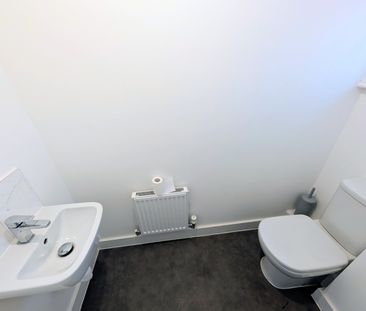 A 4 Bedroom Semi-Detached - Photo 3