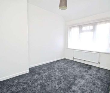 Hunters Hall Road, Dagenham, RM10 - Photo 2