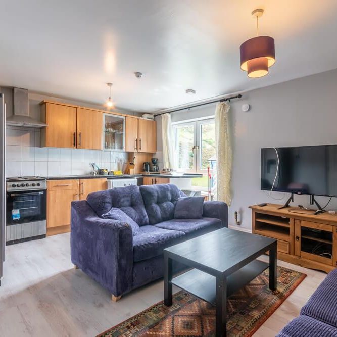 4 bedroom flat to rent - Photo 1