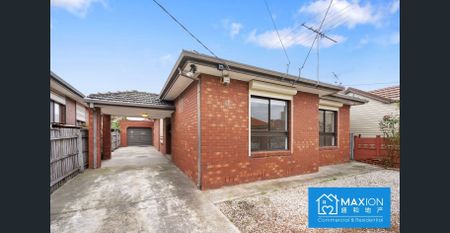 Unfurnished elegant Double-Storey Home in Exclusive East Melbourne - Photo 3