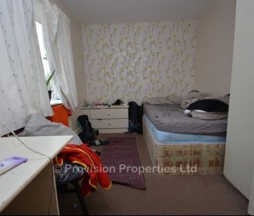 7 Bedroom Semi-Detached Property - Photo 4