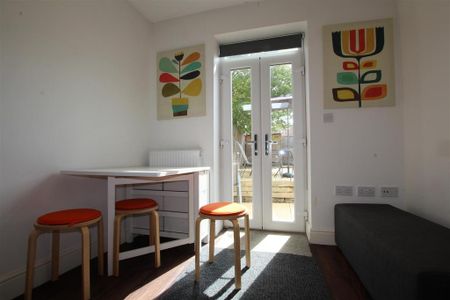 1 bedroom in a house share to rent - Photo 5
