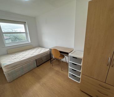 1 bedroom in a house share to rent - Photo 3