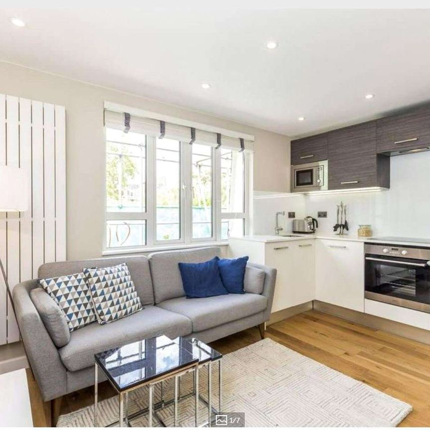 EXCLUSIVELY MANAGED BY SAVILLS. PET FRIENDLY. A contemporary one bedroom flat close to Paddington station and Hyde Park - Photo 1