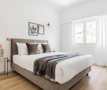 Breezy 2BR Apartment by Marina Flisvos - Photo 2