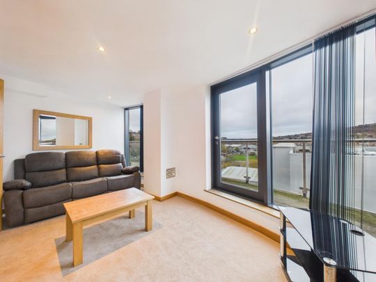 2 bedroom House To Let Total Size: 1002 SQ FT - Photo 1