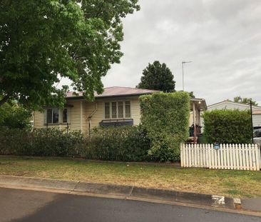 Charming 2 Bedroom Home with Bonus Studio & Double Lock Up Garage! - Photo 4