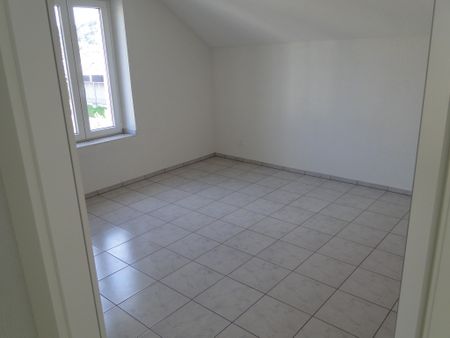 Per sofort zu vermieten: Moderne 4.5 Zi-Wohnung mit Gartenanteil und eigene Waschmaschine in 5012 Schönenwerd - Foto 2