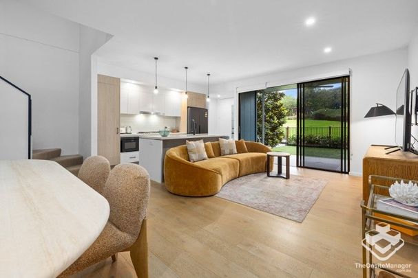 Elegant 4-Bedroom Townhouse in Premium Complex with Resort-Style Pool - Photo 1