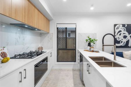 FOR LEASE –TILLERMAN ESTATE BRAND NEW CUSTOM-DESIGNED FAMILY HOME - Photo 4