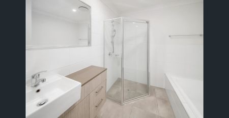 Modern 4-Bedroom Townhouse in Prime Eight Mile Plains Location - Photo 4