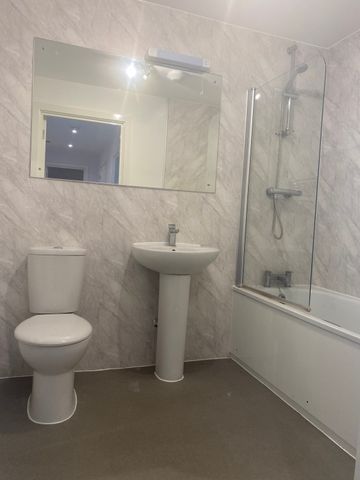 QUEENSWAY, BLETCHLEY - 1 BEDROOM - Photo 2