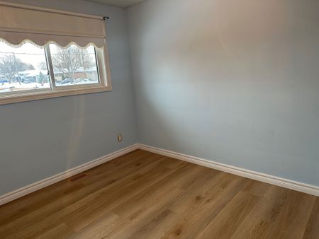 For Lease - 5 Parkway Crescent Unit# Main Floor, Clarington, Ontario - Photo 5