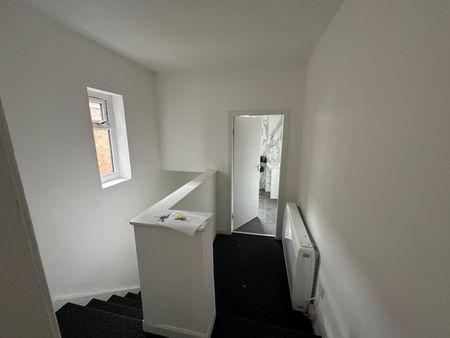 Narborough Road, LE3 2QR, Leicester - Photo 3
