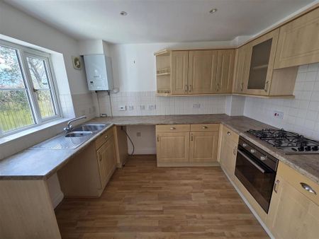 3 bedroom detached house to rent - Photo 4