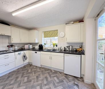 4 bedroom detached house to rent - Photo 5