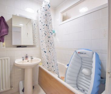 Queens Road, Hersham, Walton-on-Thames, KT12 - Photo 3