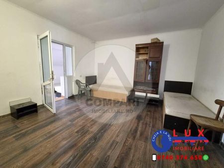 DE ÎNCHIRIAT: CASĂ SPAȚIOASĂ P+M | 6 Camere (Capacitate până la 15 persoane) |Ultracentral - Fotografie 3