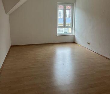 Himmlisch Wohnen unterm Dach mit großer Küche und Tageslichtbad! - Foto 1