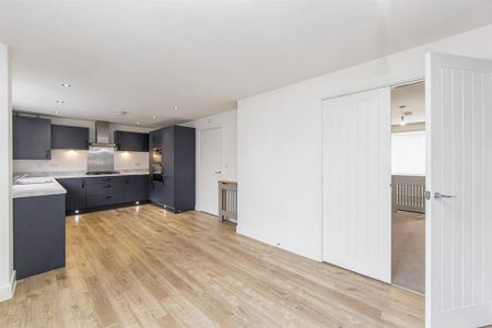 4 bedroom detached house to rent - Photo 3