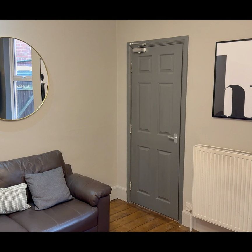 5 Bed Semi-Detached House, Rolleston Drive, NG7 - Photo 1