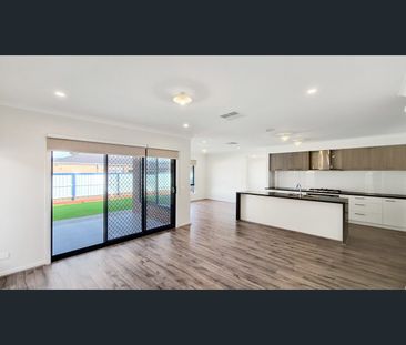 Impressive 4 Bedroom Family Home in Lollipop Estate! - Photo 6