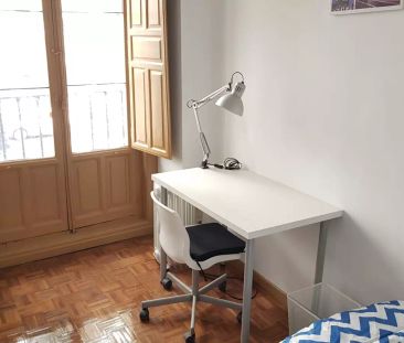 Room for rent in 5-bedroom apartment in Argüelles, Madrid - Photo 5