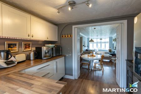 4 bedroom semi-detached house to rent - Photo 4