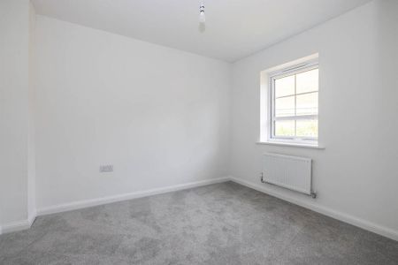 3 bedroom end of terrace house to rent - Photo 4