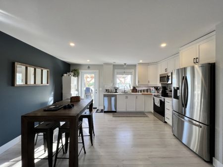 21 Harley Lane – 3 BR 3 BATH + REC ROOM + GARAGE GORGEOUS HUBLEY HOME AVAILABLE SEPT 1 - Photo 4