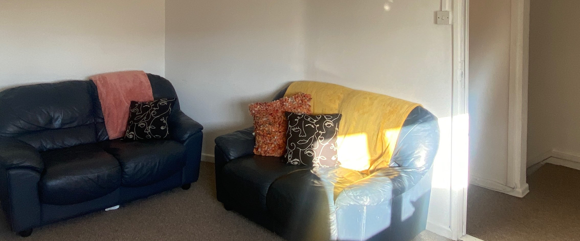 St. Helens Road Room 1 - Photo 1