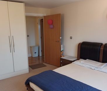 3 Bed Flat, Raphael House, IG1 - Photo 2