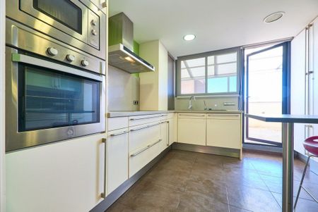 3 room luxury penthouse for rent in Valencia, Spain - Photo 4