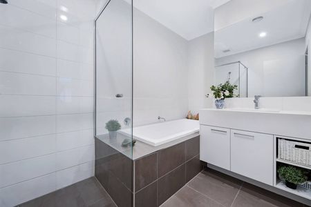 17 Palmyra Street, Keysborough VIC 3173 - Townhouse For Rent | Domain - Photo 4